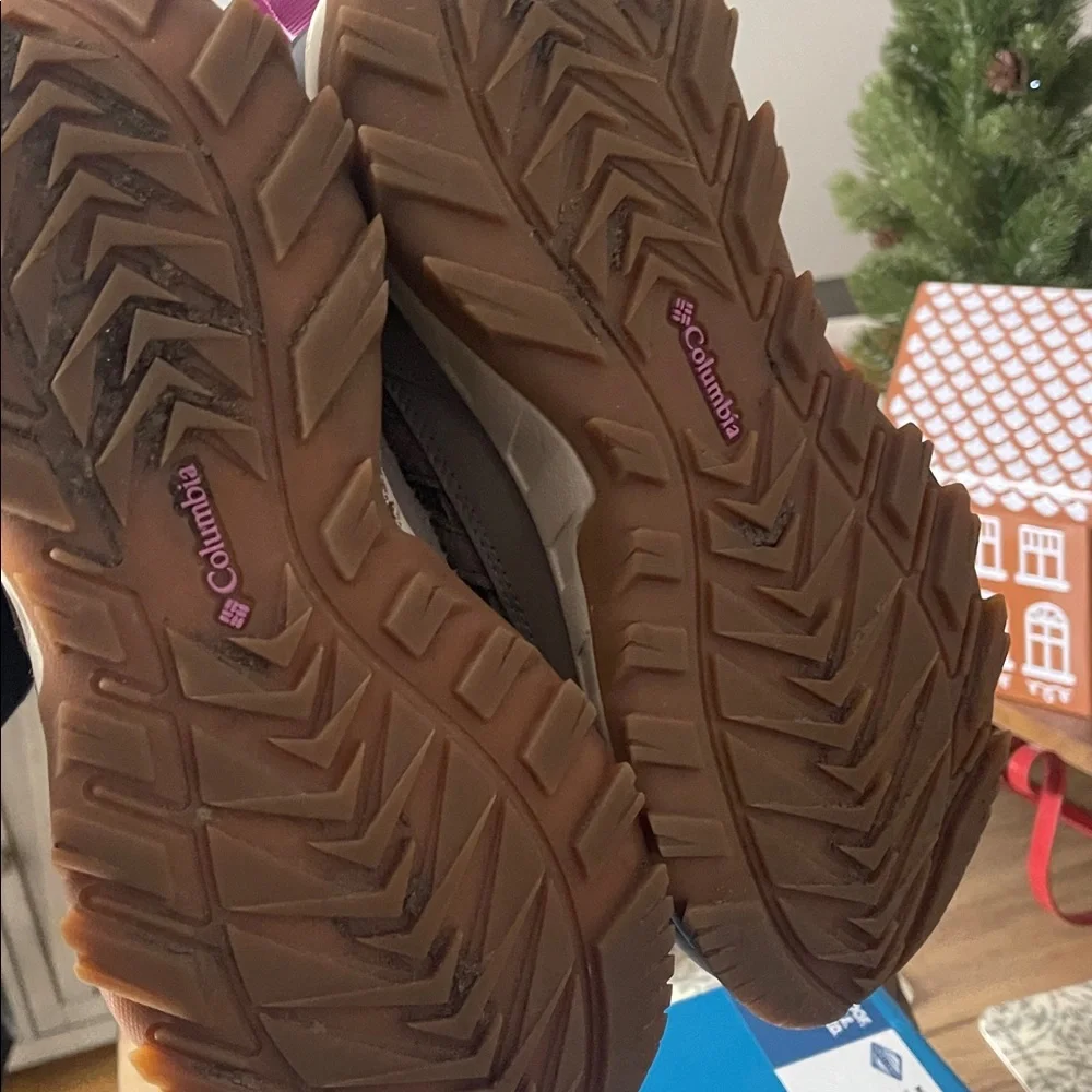 Columbia Strata Trail wide Shoes-newer 7 wide - Picture 6 of 6
